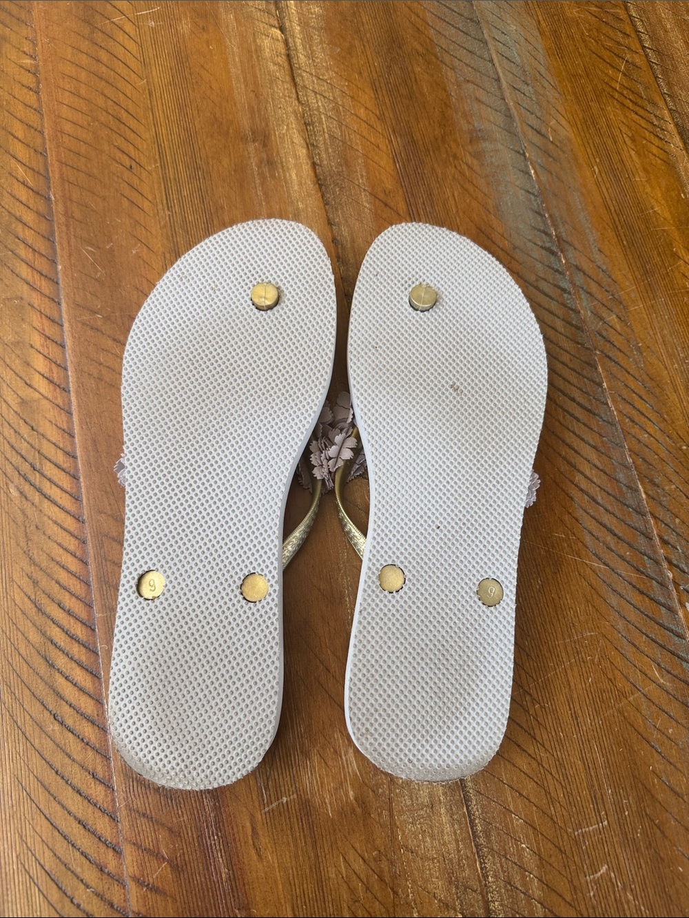 Women’s J.Crew Floral Flip Flop Sandal Shoes 9 Gray Silver - Picture 3 of 4